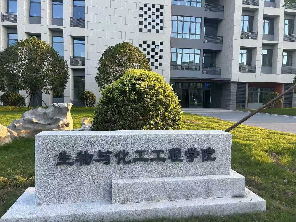 西峰区扬州职业大学体育场高杆灯项目